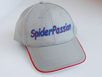 Cappellino ricamato con outline